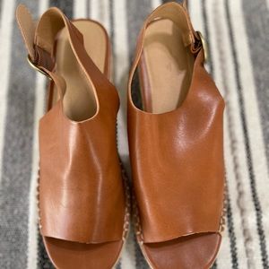 Universal Thread Brown Wedges